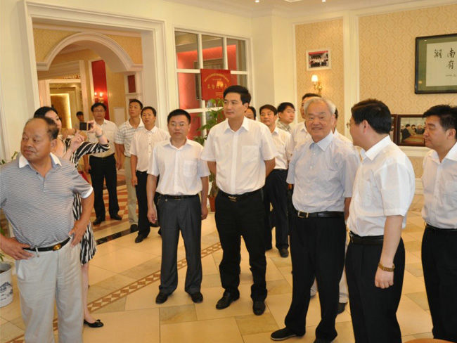 原全国政协副主席毛致用视察我公司